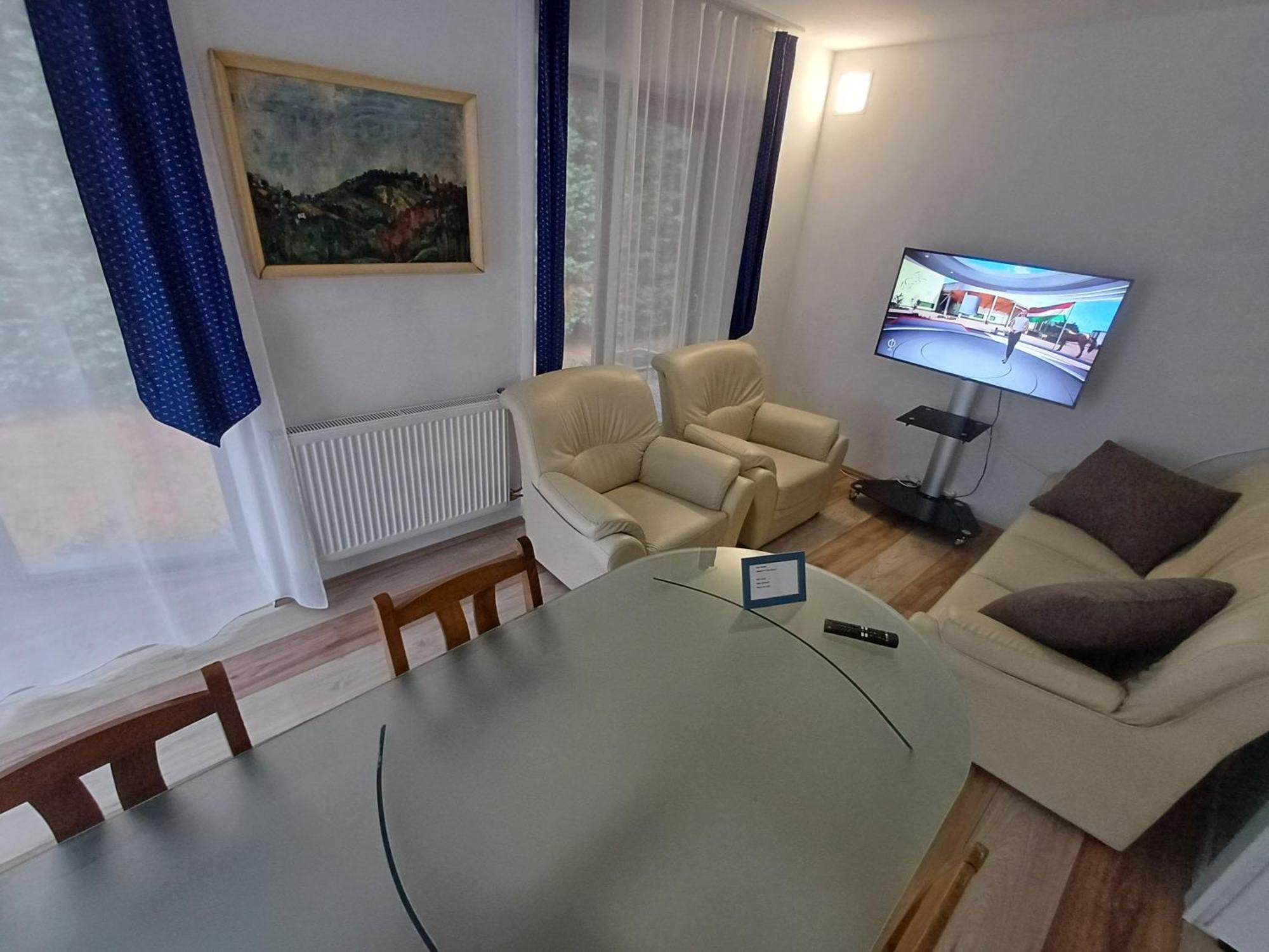 Villa Vamus Vendeg- Es Rendezvenyhaz Vamosszabadi Bagian luar foto